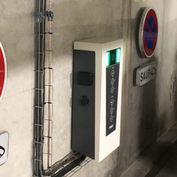 Installation de bornes de recharges dans un parking souterrain, avec pilotage énergétique intelligente de la charge